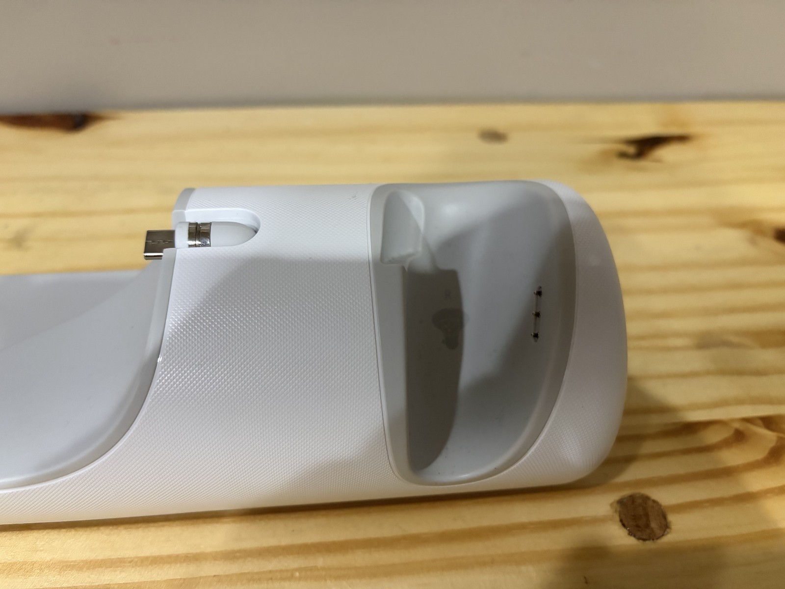 Anker Charging Dock for Oculus Quest 2 (Model Y1010) Working