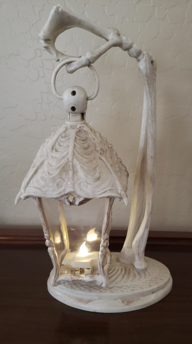 HALLOWEEN SKELETON HAND LANTERN HANGING OR STANDING LIGHT UP SKULL & HAND DECOR.