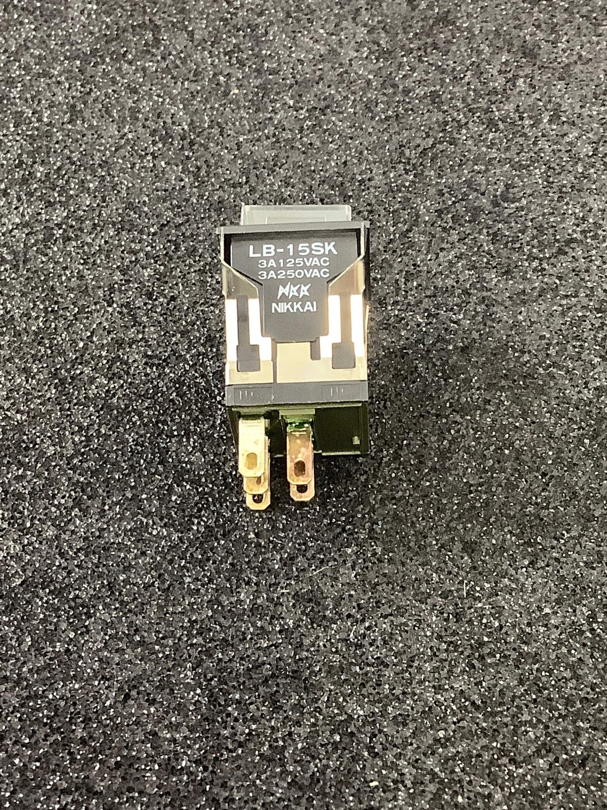 LB15X046 - NKK - SPDT MOMENTARY PUSH BUTTON SWITCH