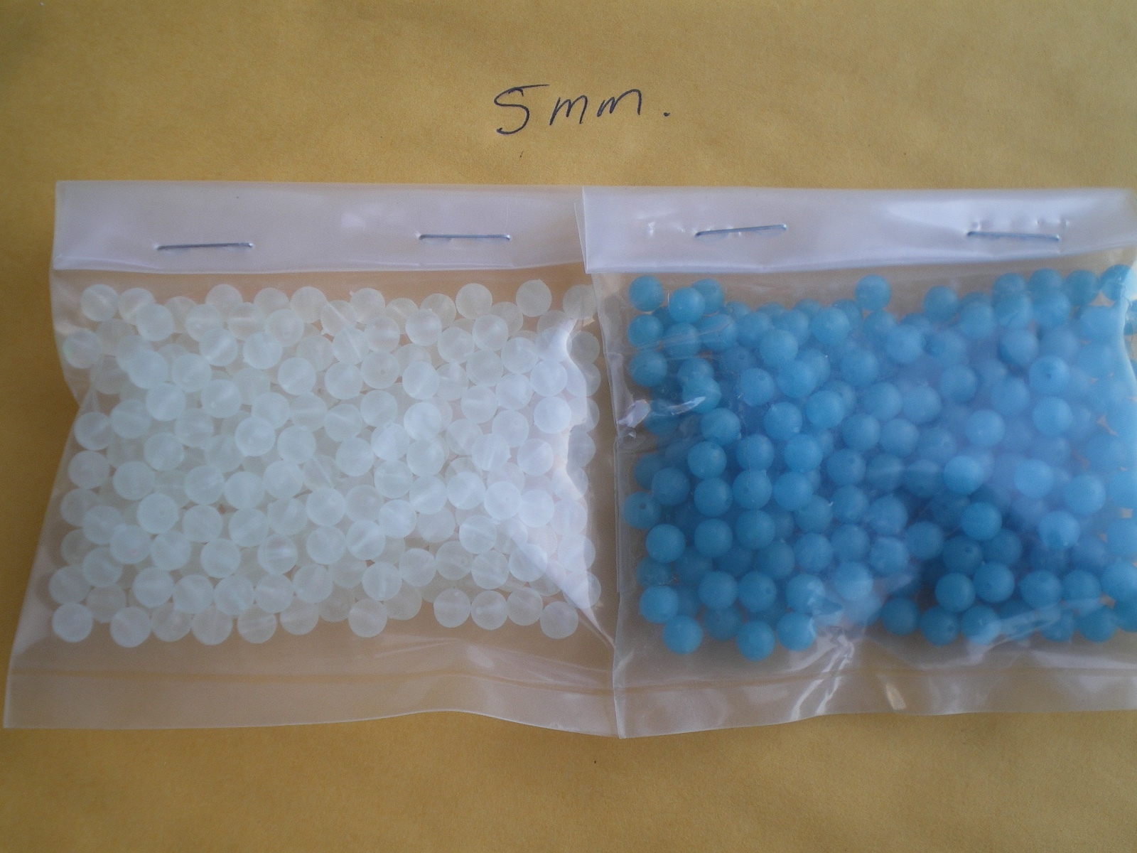 500 PCS. 5MM. SOFT GLOW PLASTIC LURE BEADS-.036 HOLE, CLEAR/BLUE 250 EACH.