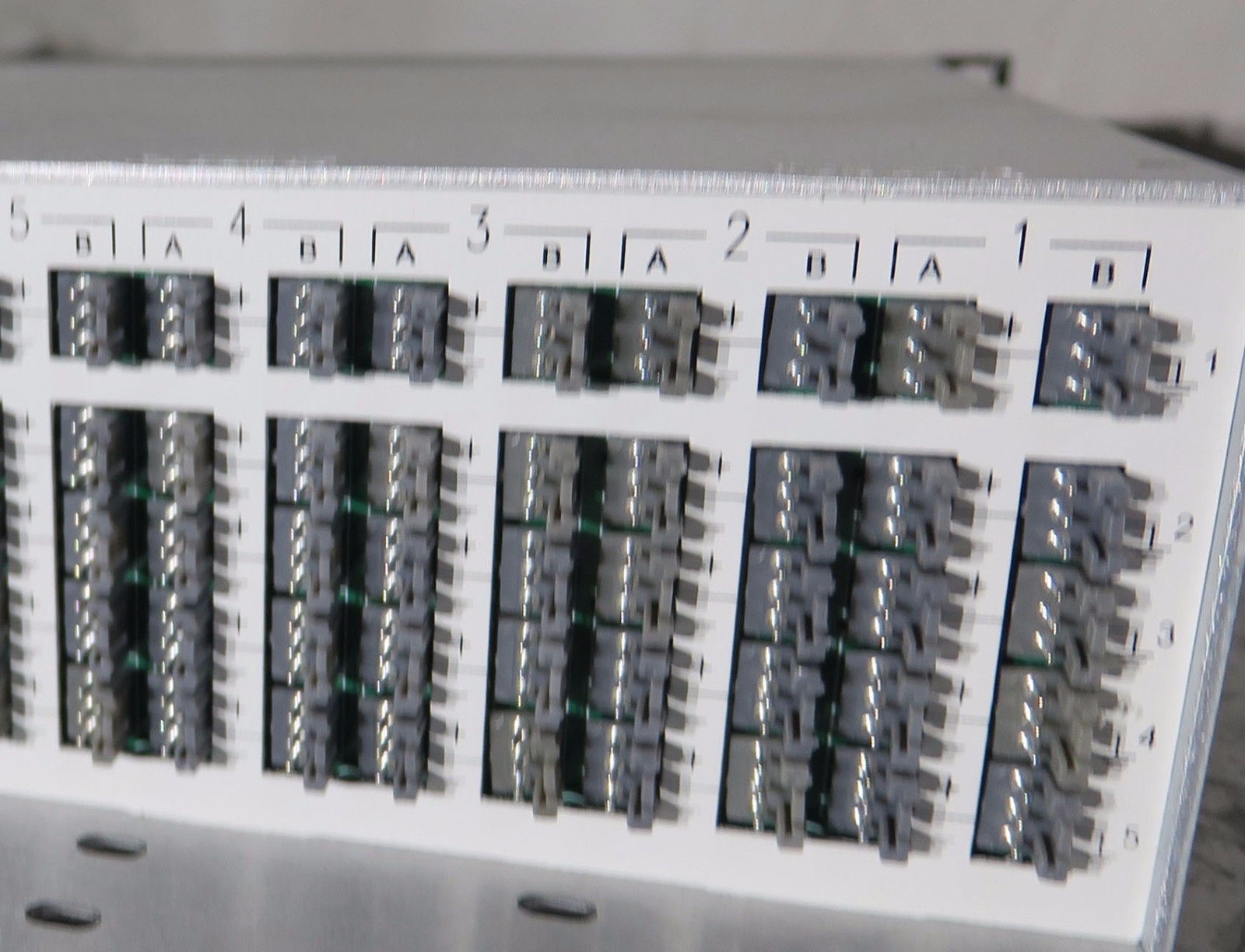 Ross modular frame with 4x tda7891 timecode distribution cards -78