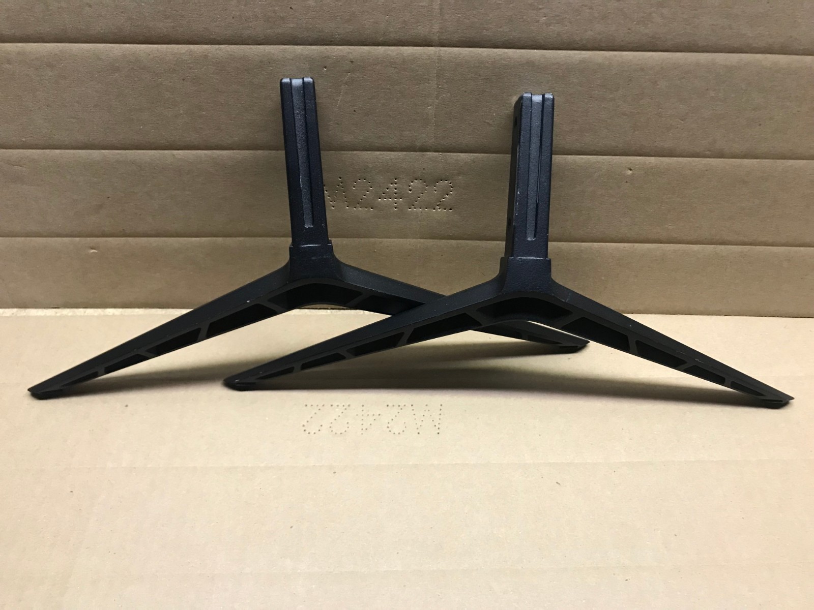 Vizio V705-G1 / V705-H1 / V705-J01 Stand / Feet no Screws  X20T8373012CKD00LX
