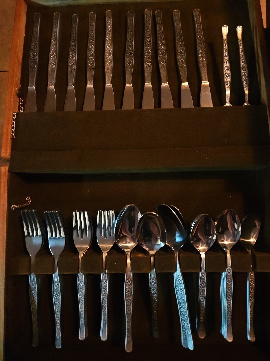 Imari Present Midcentury Stainless Steel Flatware Japan floral Service For 10
