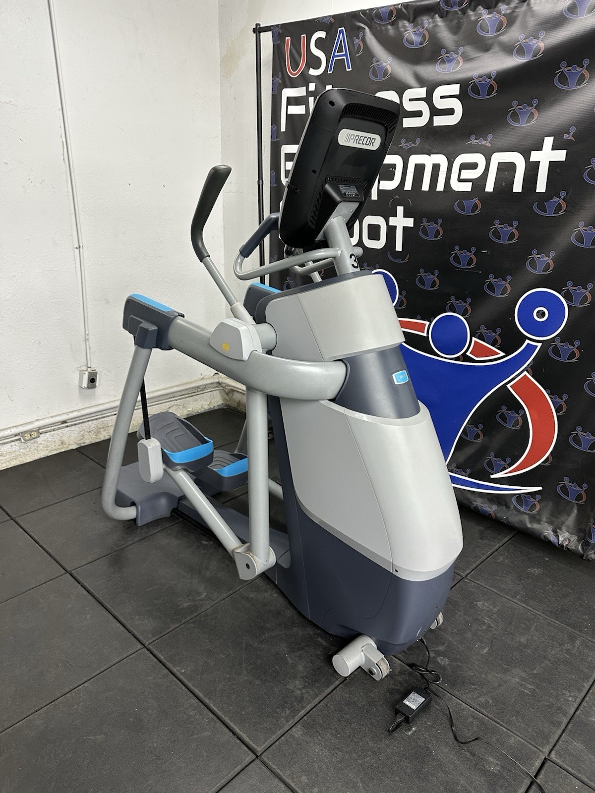 Precor AMT 885 Open Stride Elliptical P82 Console