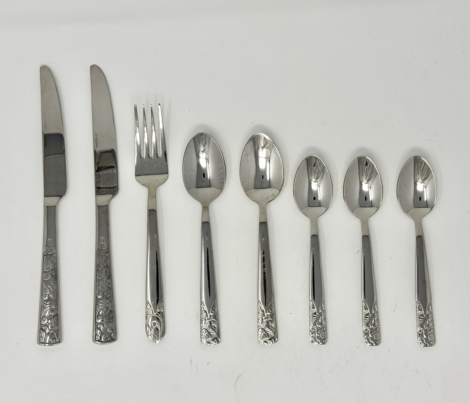 Oneida Durango 8 Piece Set Quality Stainless