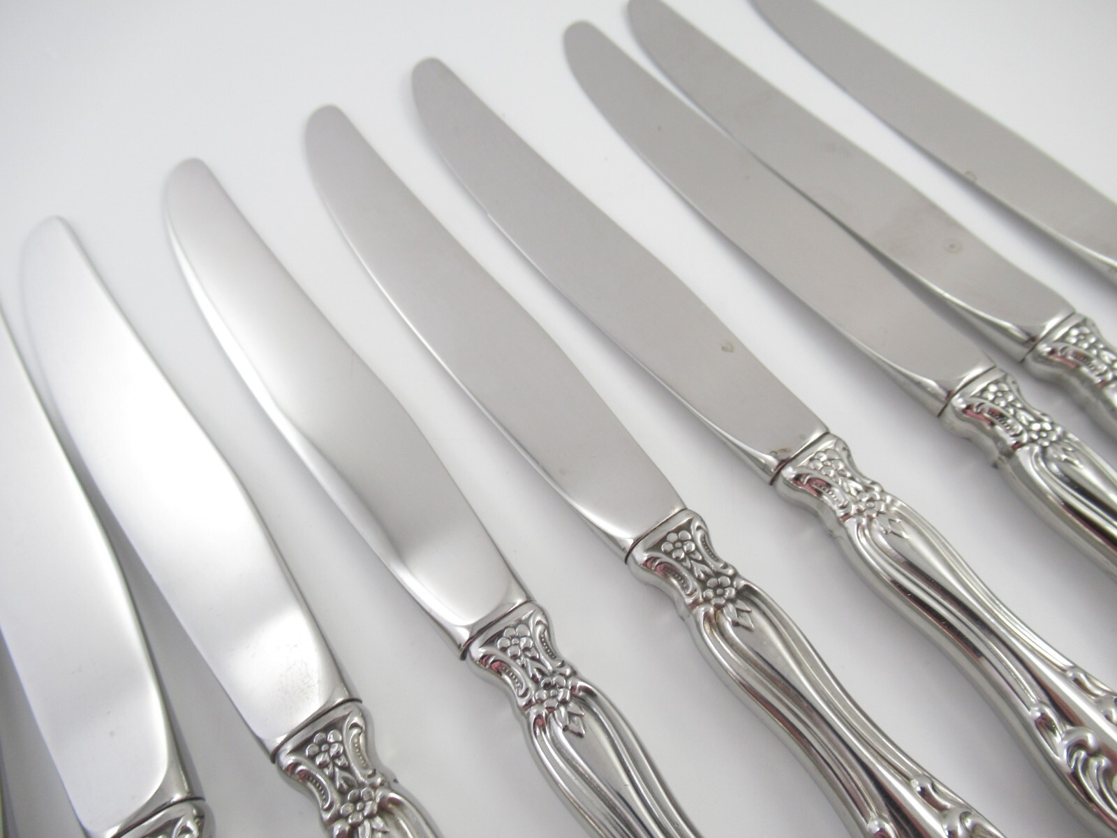 Oneida Heirloom MICHELANGELO 12 Dinner Knives Glossy Stainless Flatware