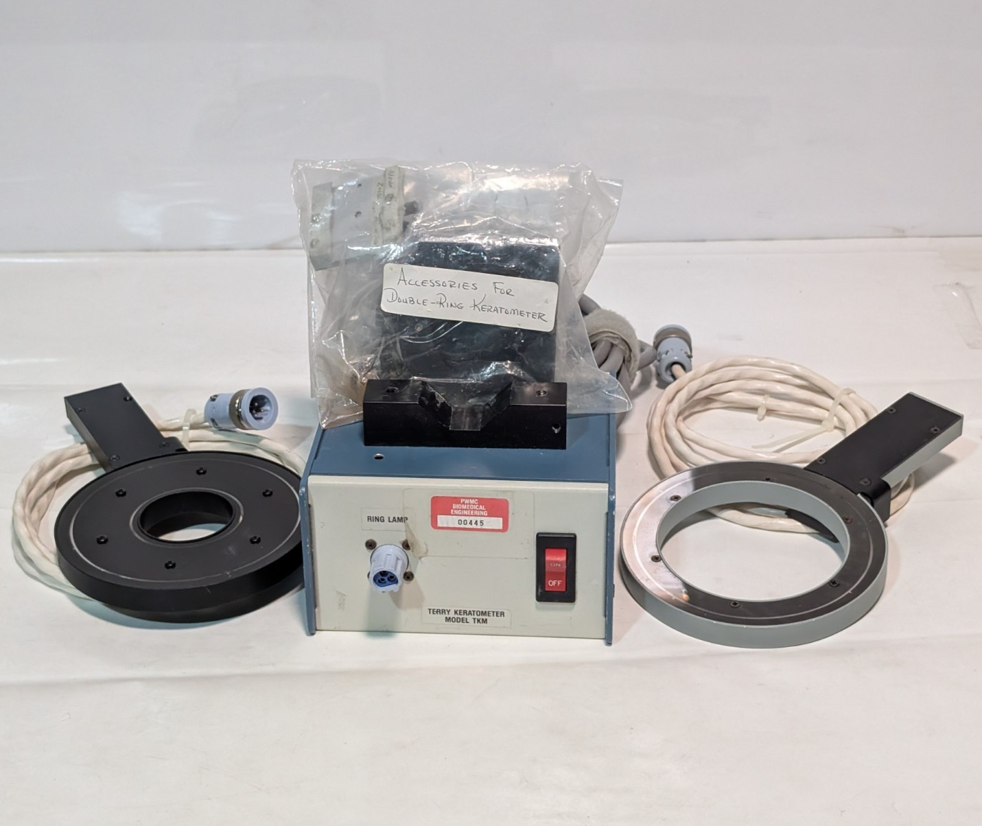 InnoMed TKM Terry Keratometer with TKM-9109-RSRL Ring Lamp & Asstd. Accessories