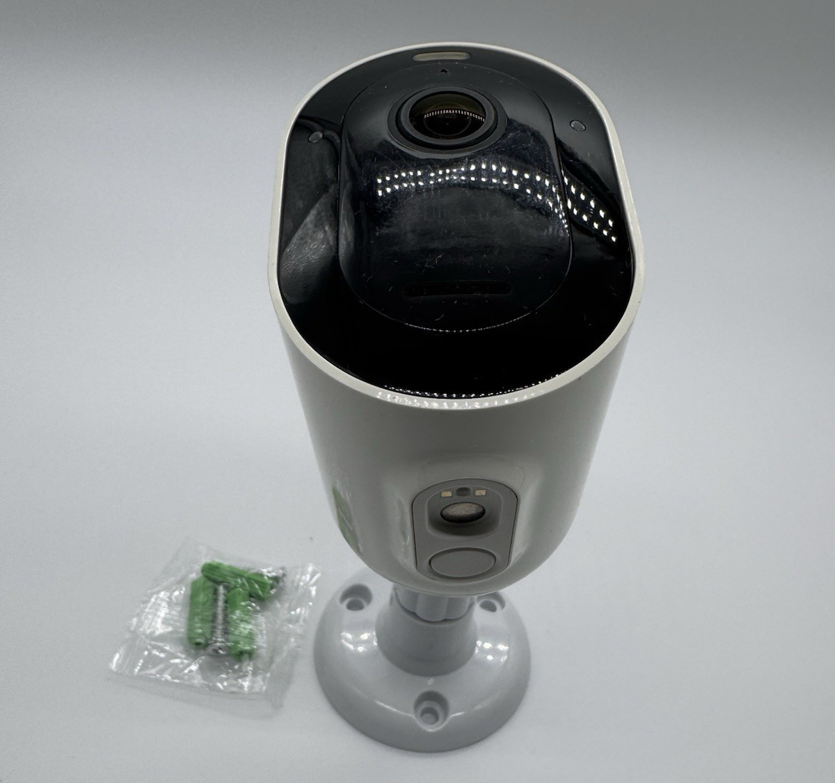 Arlo Pro 4 Model: VMC4041P Add-on Spotlight Indoor/Outdoor Camera - White (READ}