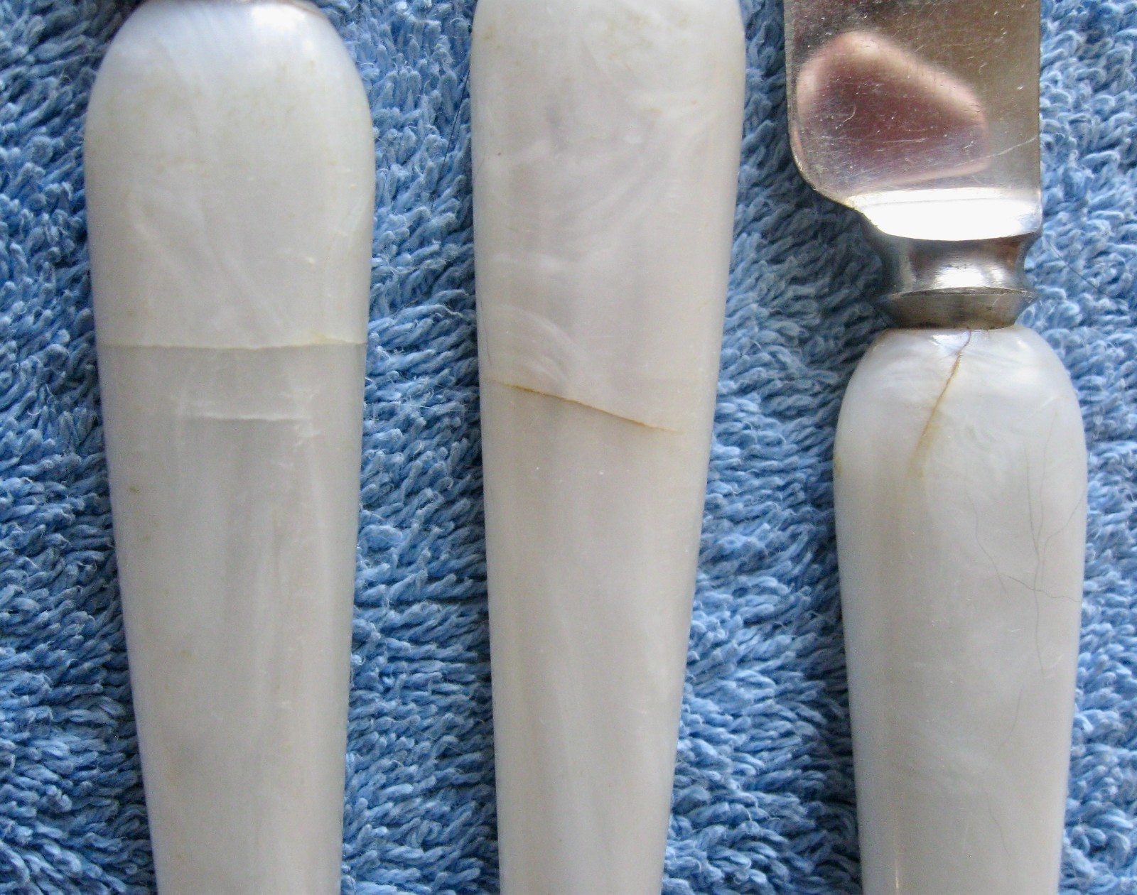 6 Vintage Westall Richardson Stainless Steak Knives White Bakelite Handle 8.5"