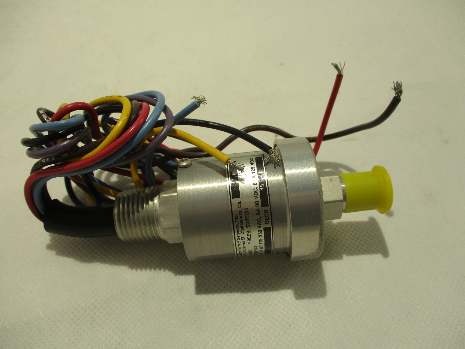 NEW CCS CUSTOM CONTROL SENSORS 611GM2 PRESSURE SWITCH