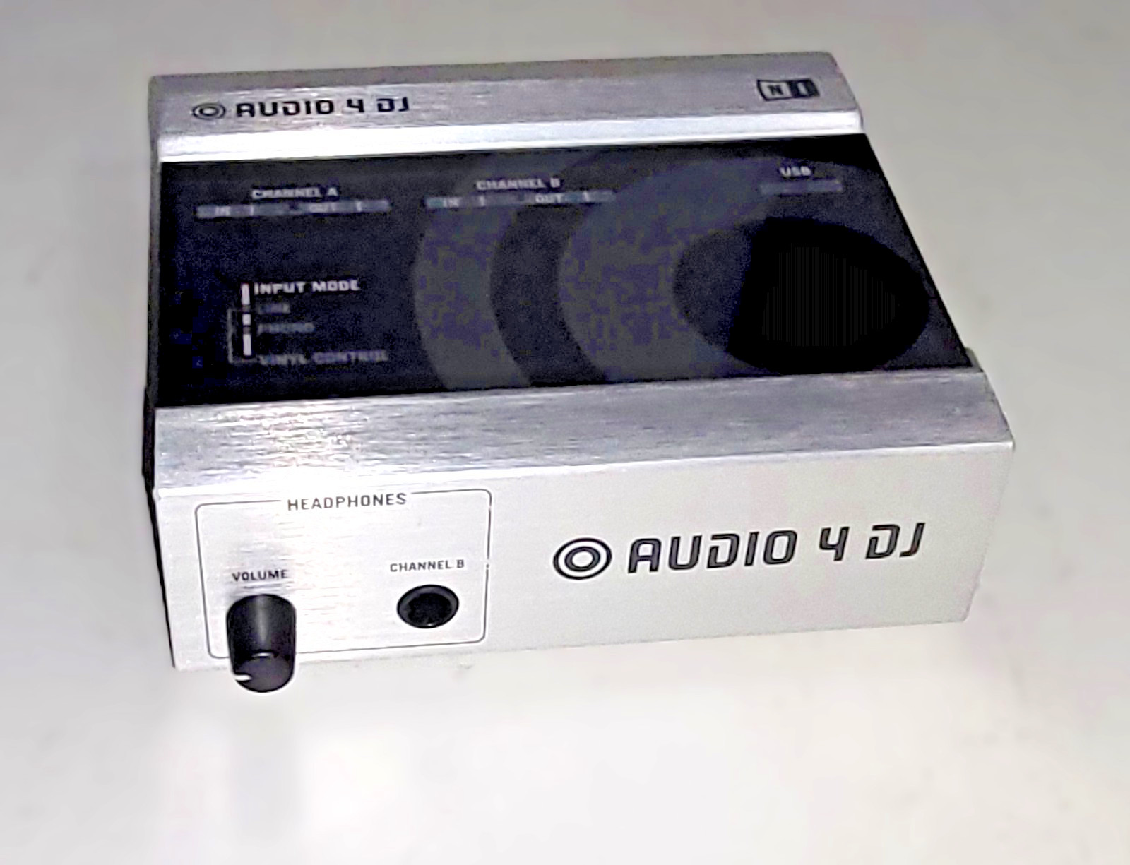 Native Instruments Audio 4 DJ USB Sound Card Audio Interface Preowned Condition