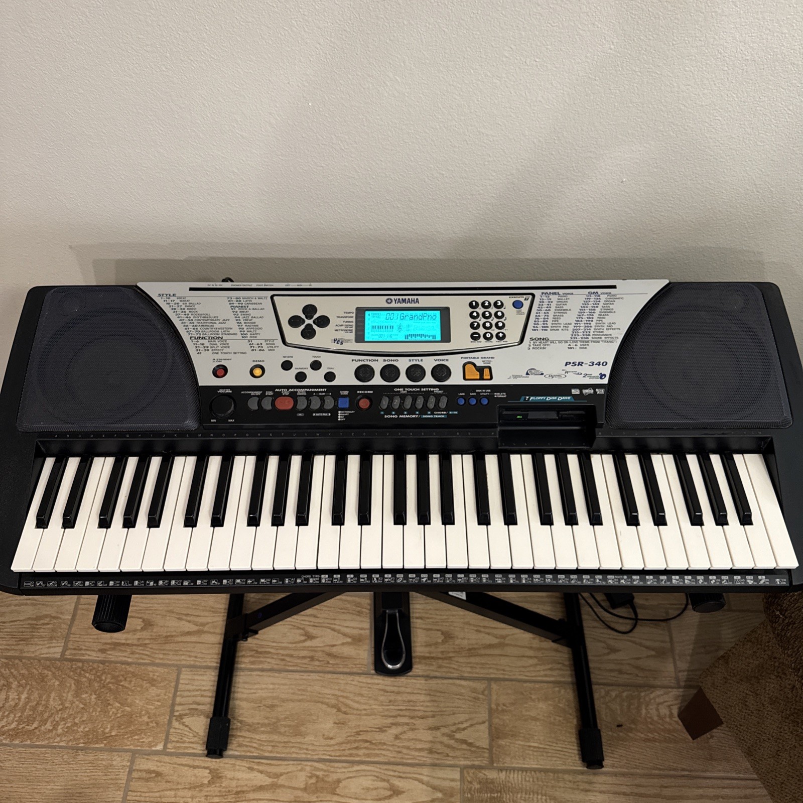Yamaha PSR 340 61 Key Keyboard - Overall Great Condition - Please Read