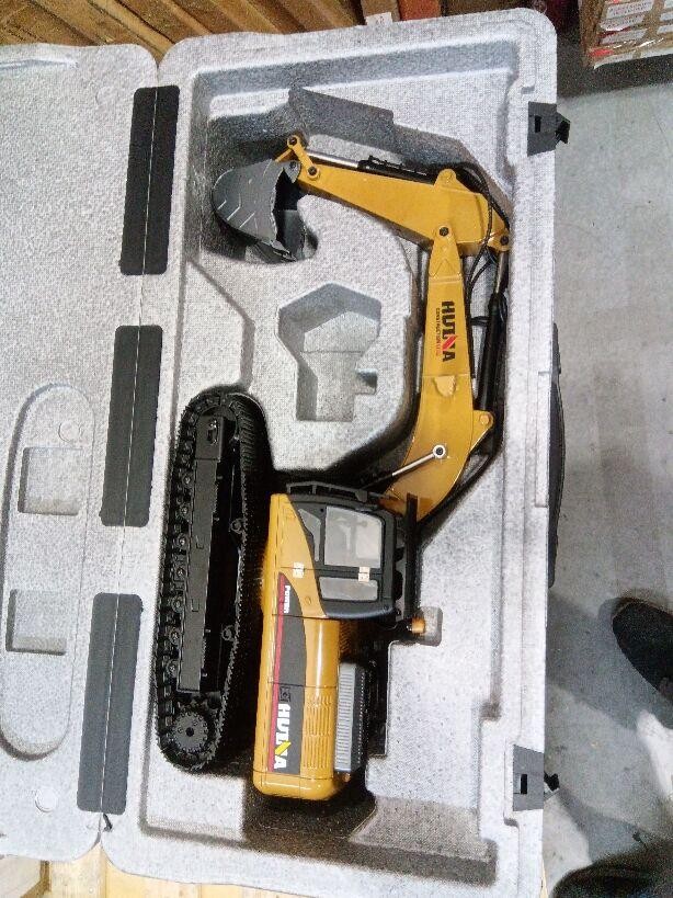 Used HUINA 580 1/14 Metal Excavator Engineering Car Electric Ball Grabber