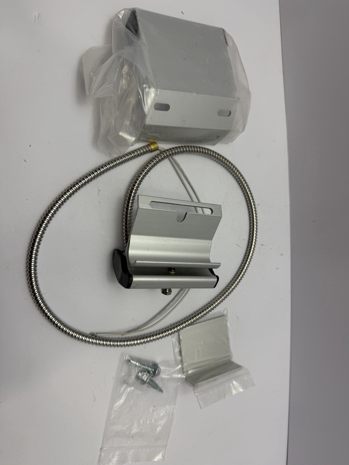 NEW Bosch ISN-C66 Track Mounted Overhead Door Contact