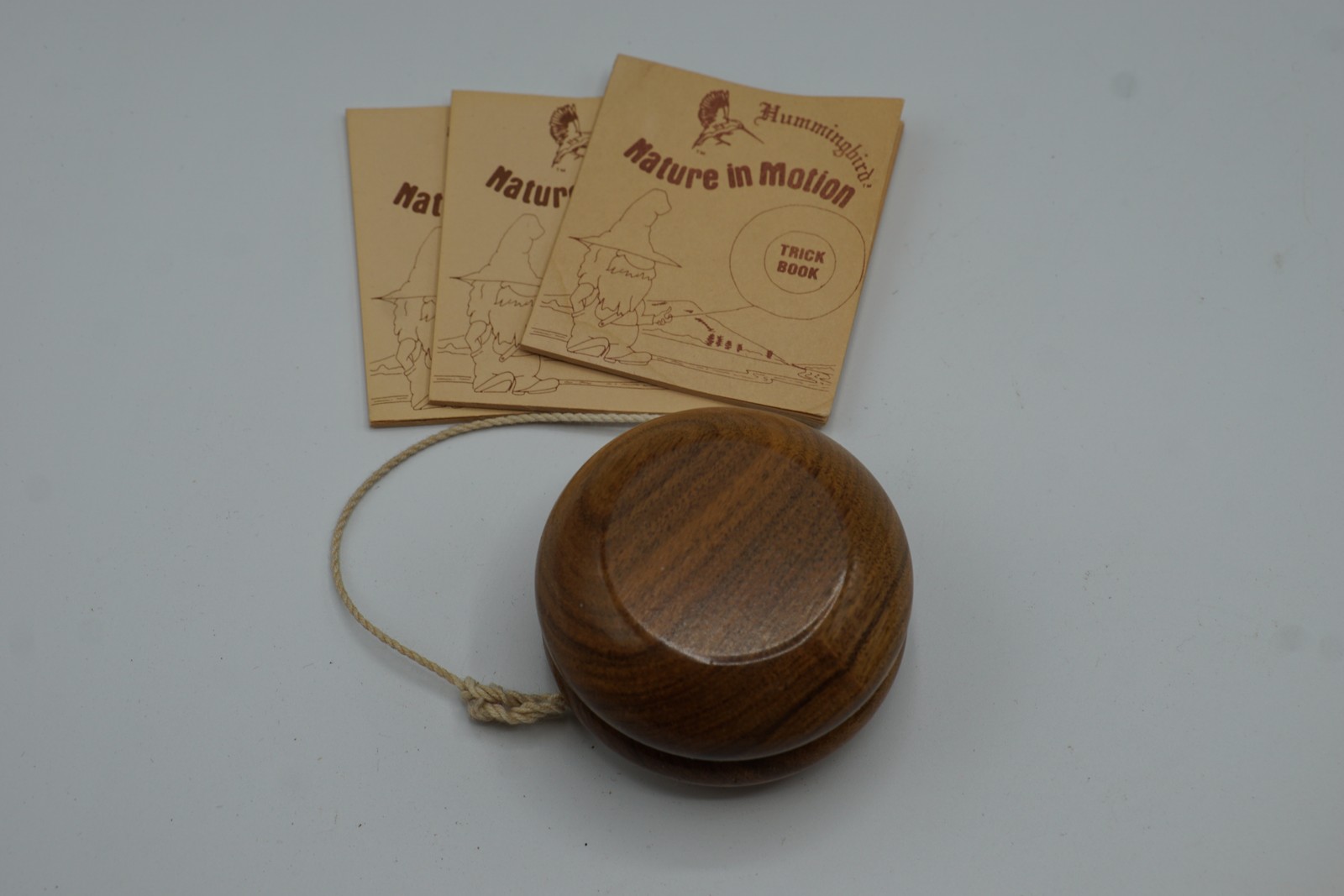 Vintage Hummingbird Nature in Motion Wooden Yo-Yo with 3 Trick Books 1980s