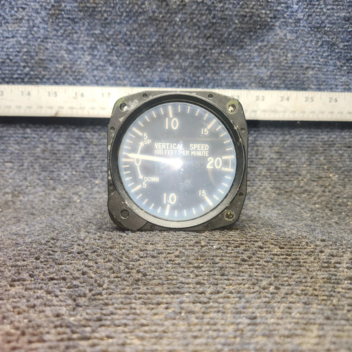7000 | United Instruments | Cessna 172 | Vertical Speed Indicator