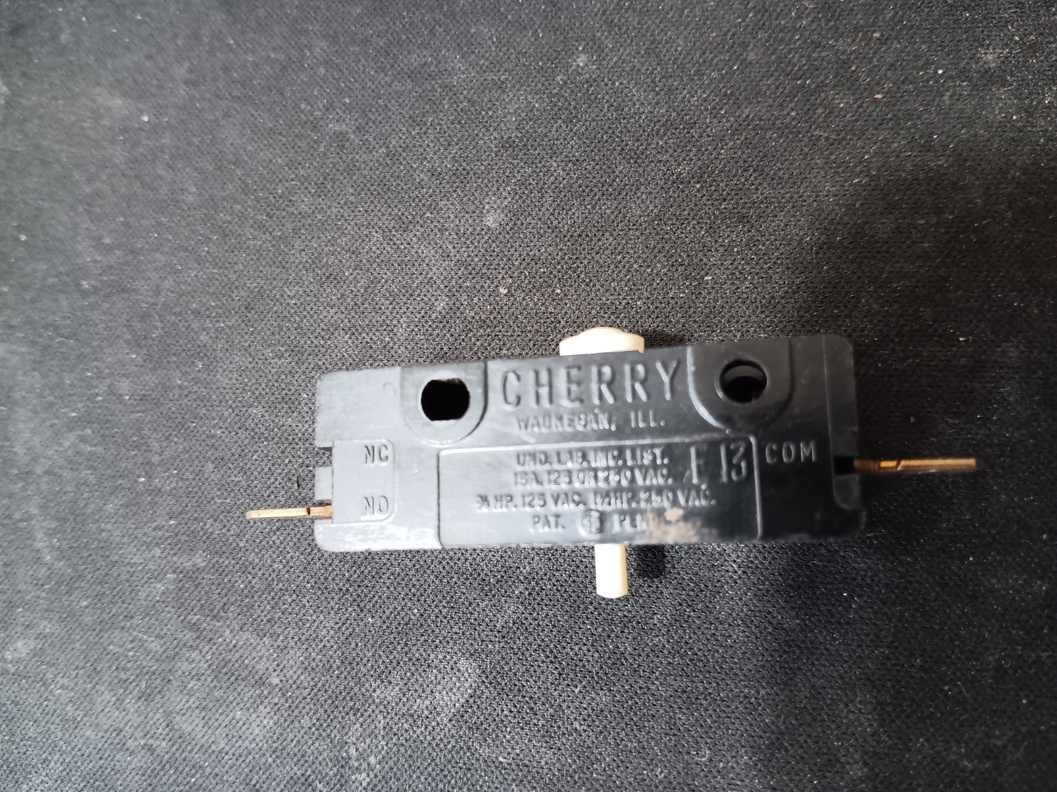 CHERRY MICROSWITCH E13 PIN PLUNGER E13 Lot of 4