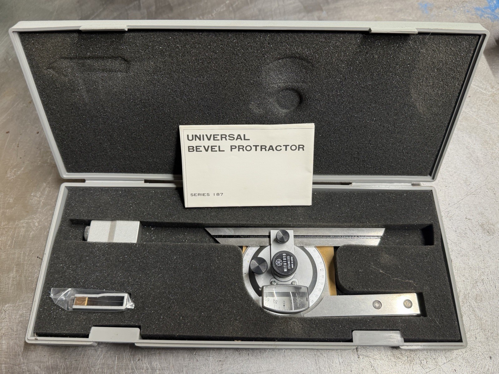 Mitutoyo Universal Bevel Protractor Model 6" Blade 187-904