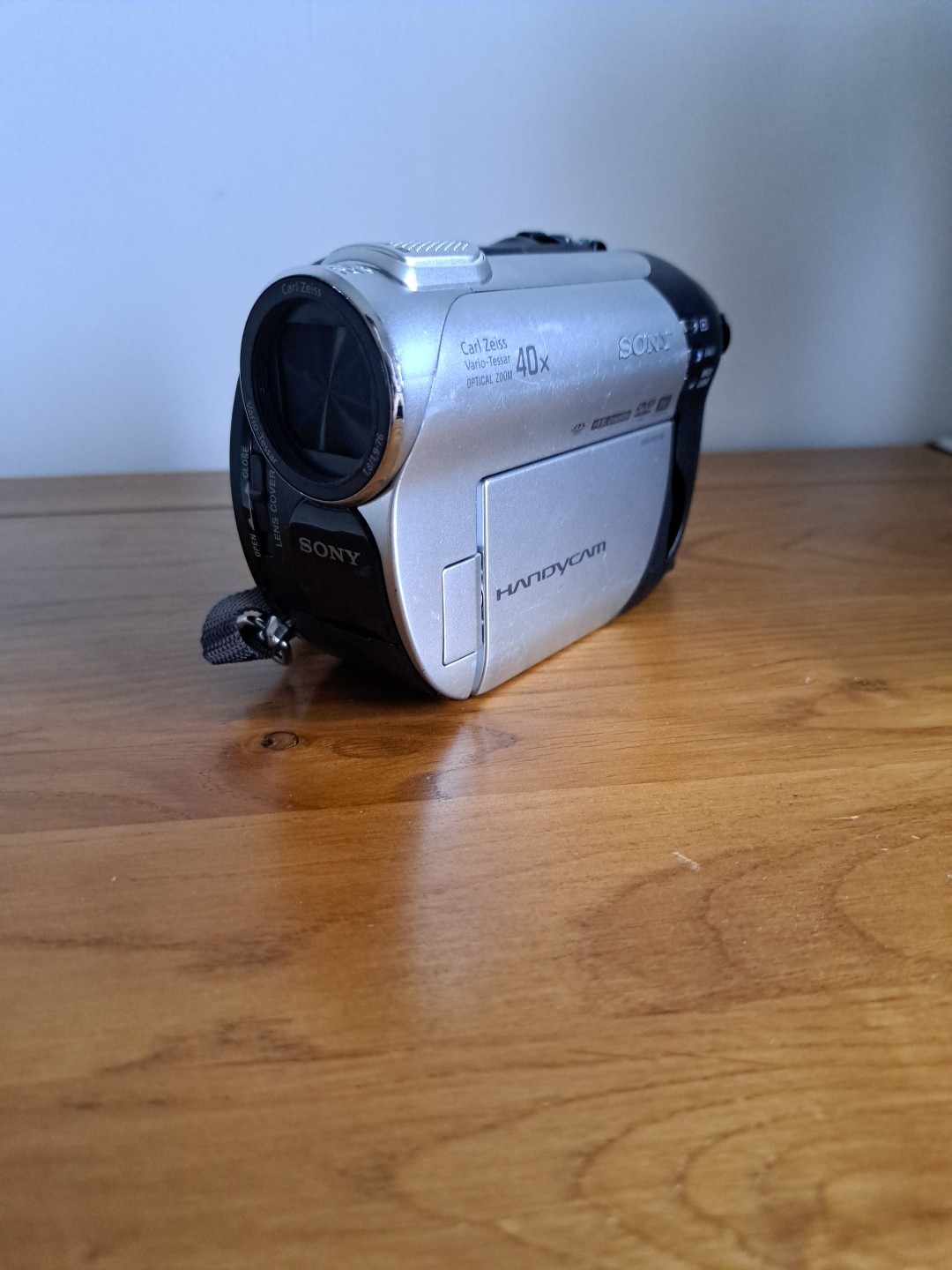 Sony Handycam DCR-DVD109 Handheld