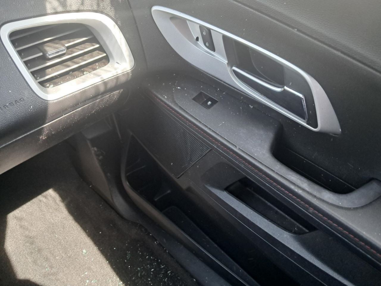 EQUINOX 2012 Glove Box 5006441