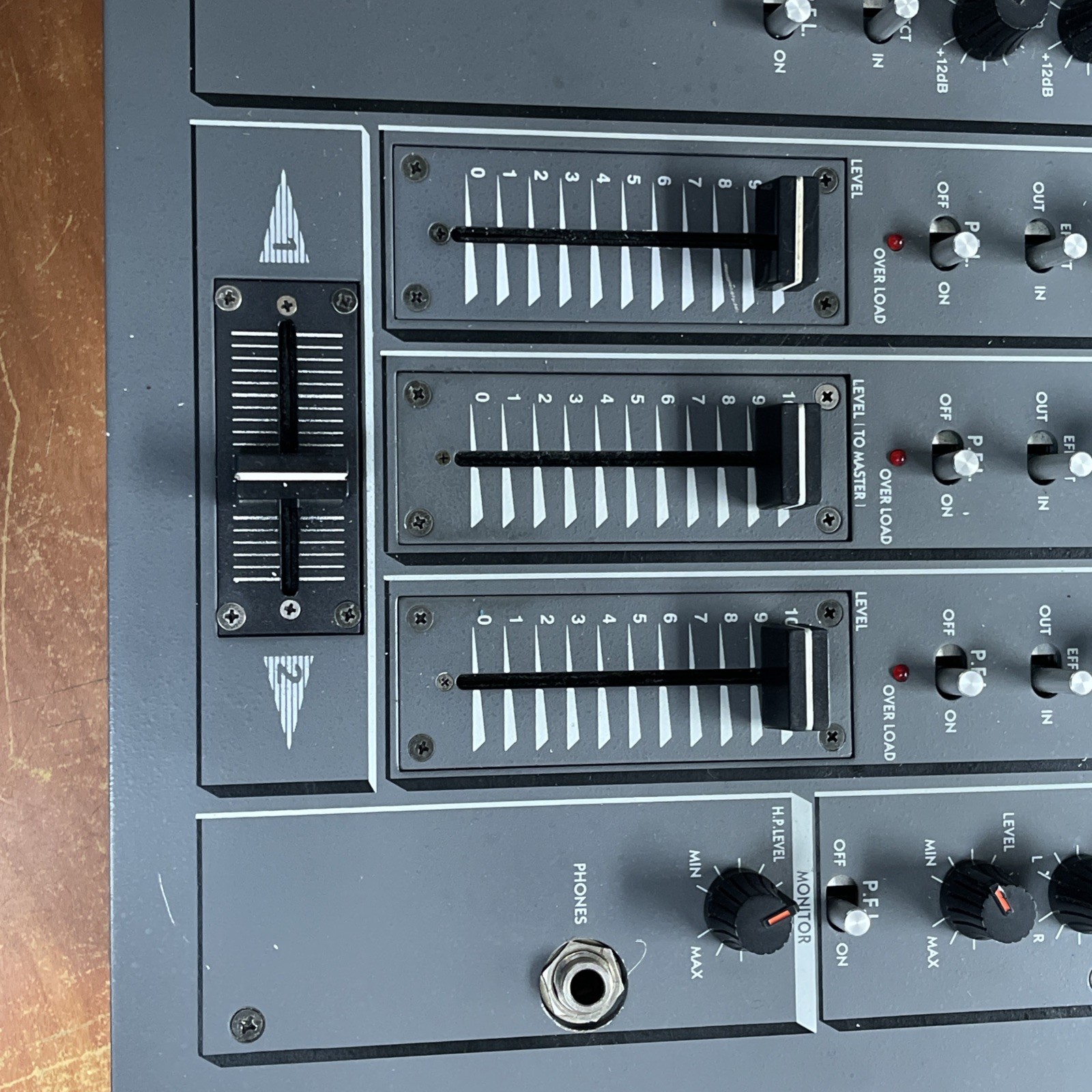 Vestax PMC-17A DJ NO CHARGER UNTESTED GOOD CONDITION!!!