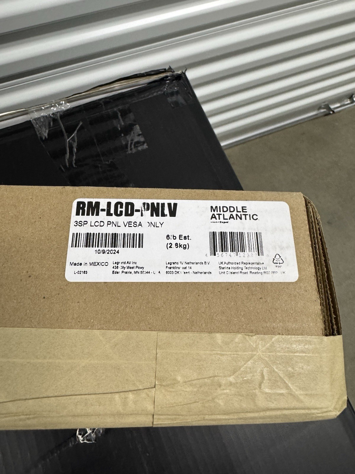 Middle Atlantic RM-LCD-PNLV 3 RU Fixed VESA LCD Rackmount