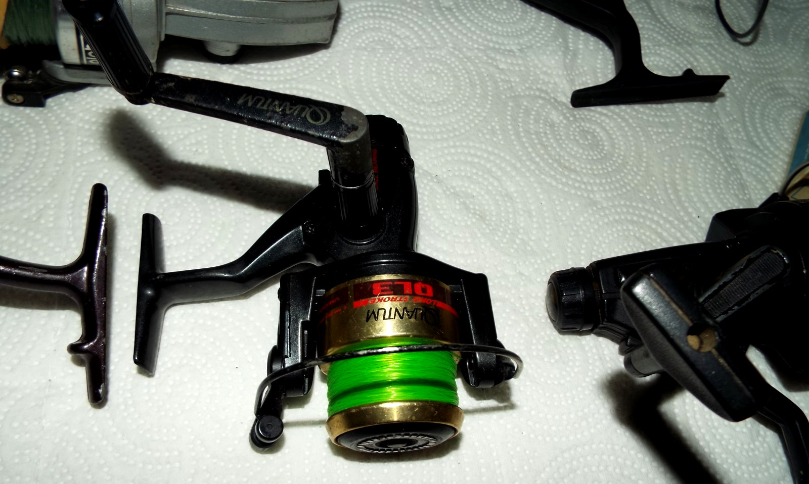 7 VINTAGE FISHING REELS WITH SOME EXTRA SPOOLS GARCIA, QUANTAM ETC.... READ!!!