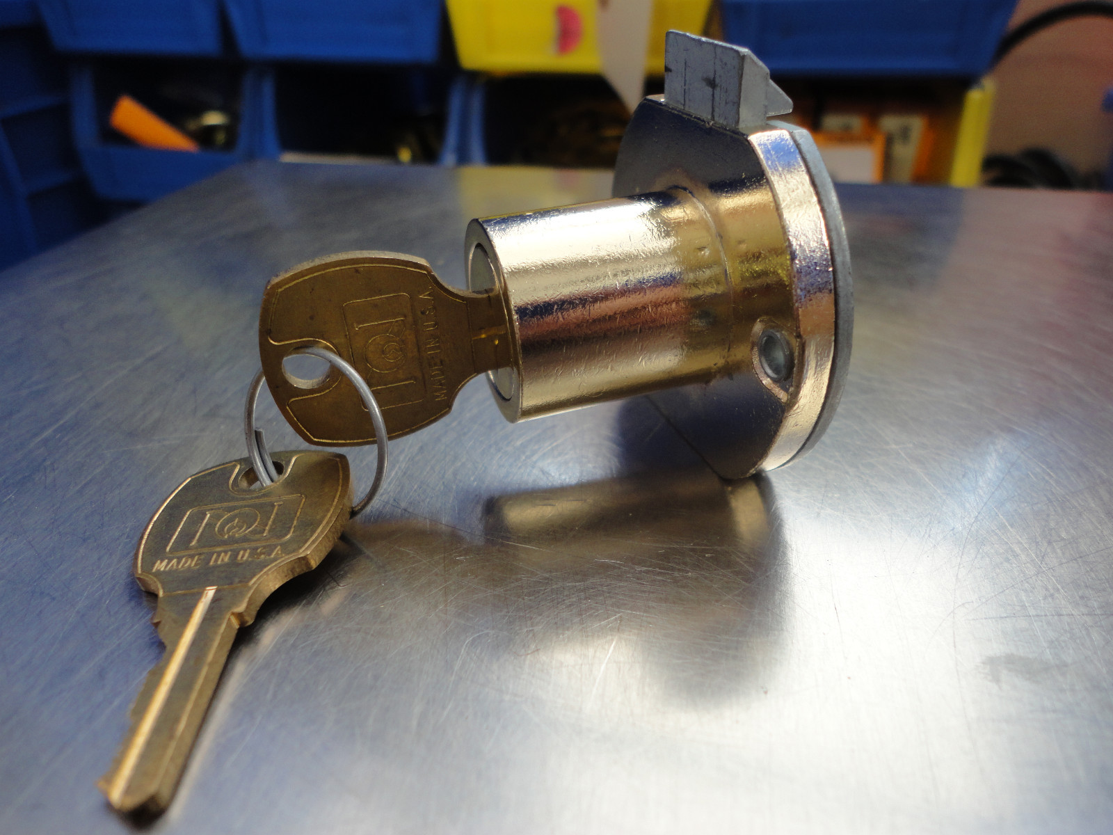 Free Ship, National  Drawer Lock With 2 D006A Keys, Bright Brass Finish