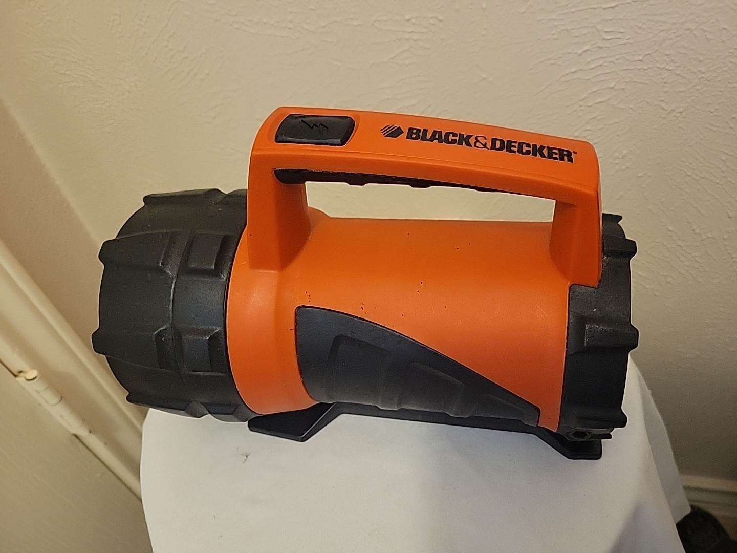 Black & Decker Flashlight Beam Lantern Attached Variable Stand Orange