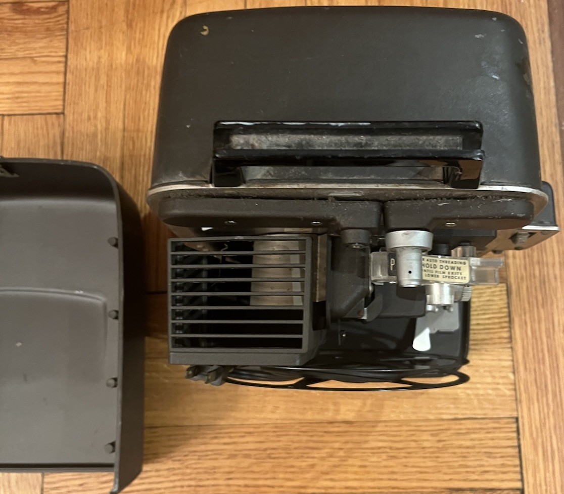 🇺🇸Vintage Bell & Howell Model 256 Auto Load 8mm Film Projector