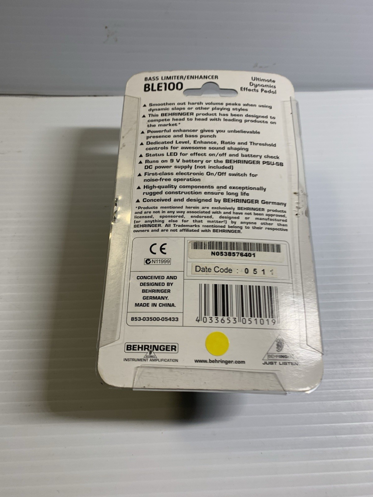 BEHRINGER BLE100 Limiter Enhancer Guitar Pedal New