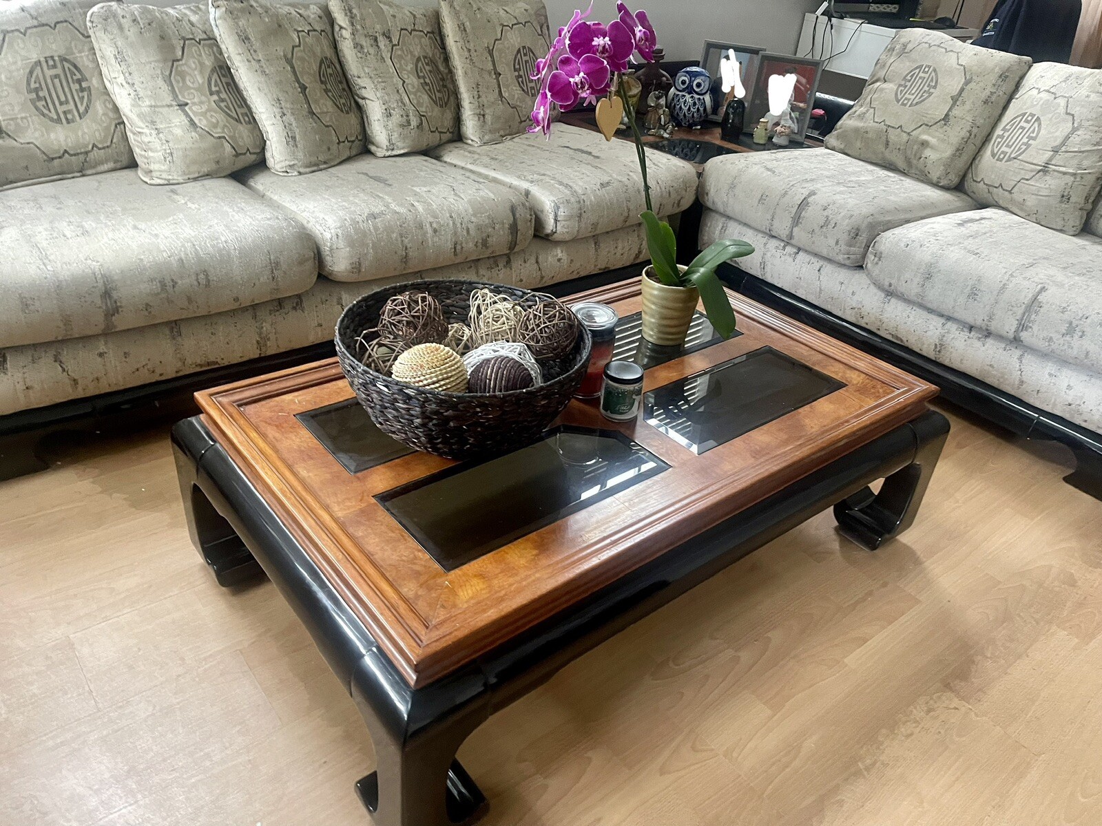 Oriental living room furniture set sectional used 2 Sofas, 2 Tables and Frames