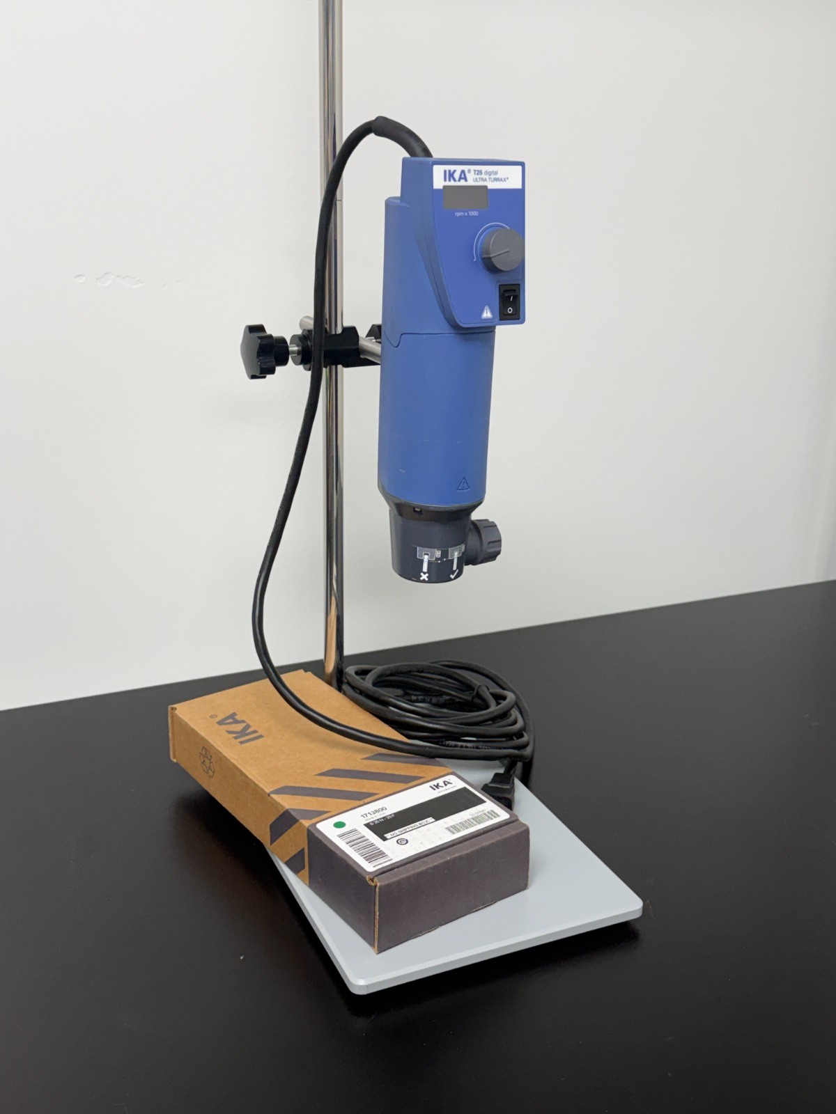 IKA T25 digital homogenizer disperser with element tool 100-2000mL range
