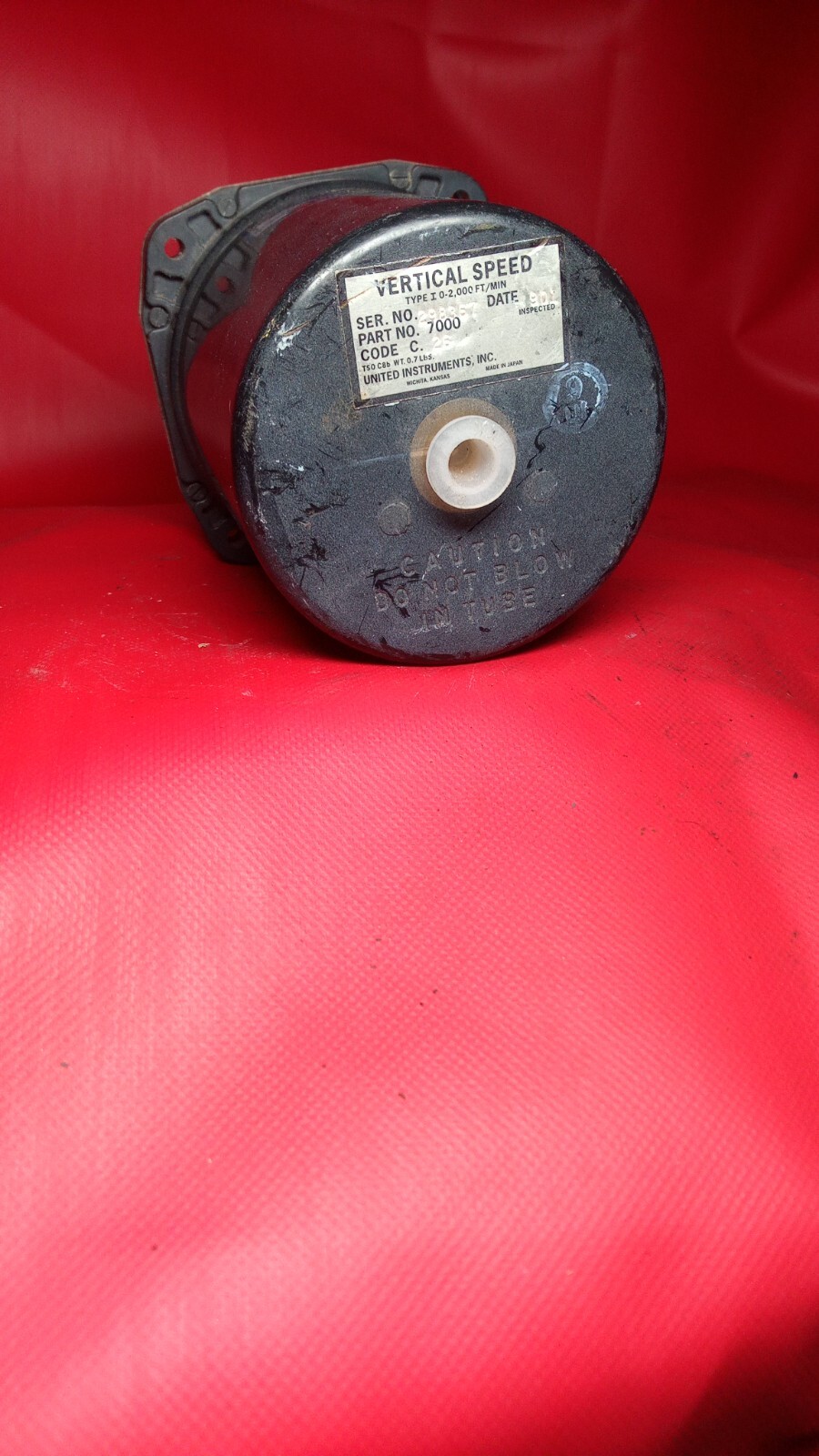 UNITED INSTRUMENTS VERTICAL SPEED INDICATOR 0-2000FT./MIN
