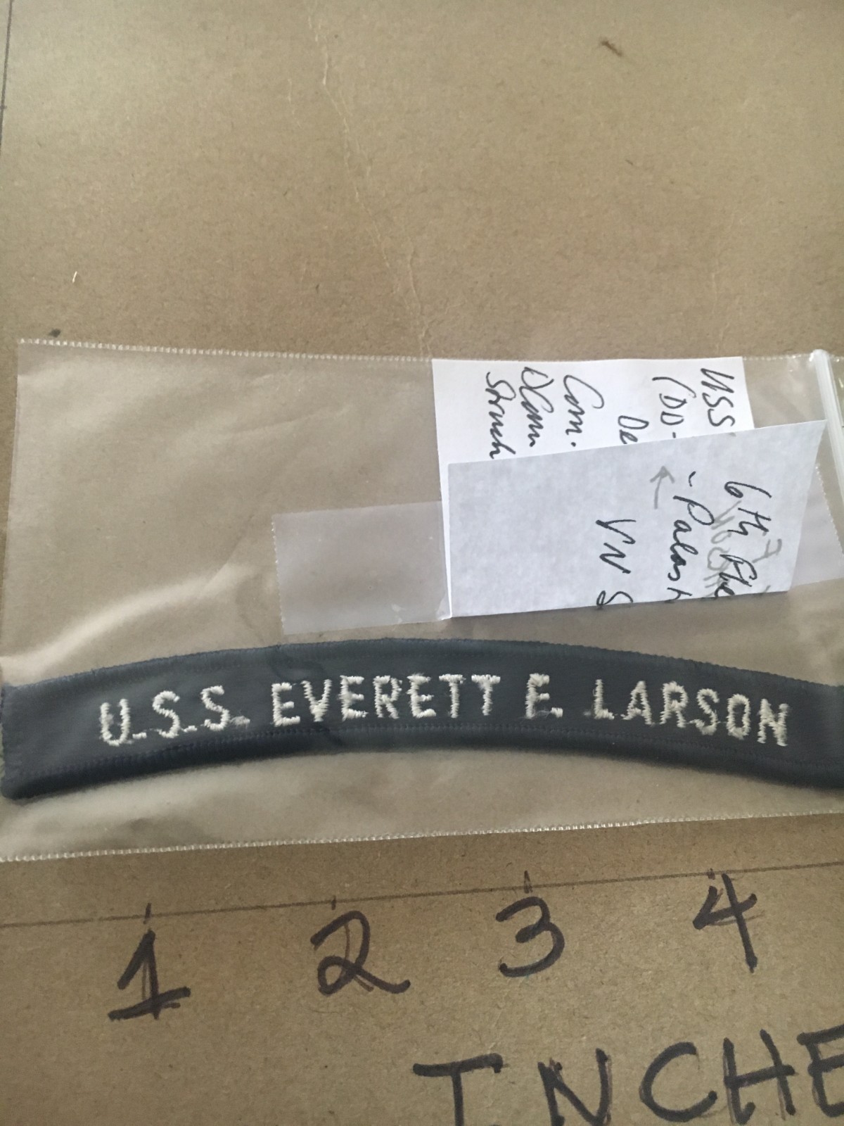 US NAVY SHOULDER STRIP TAB *** rocker *** Patch USS Everett F. Larson