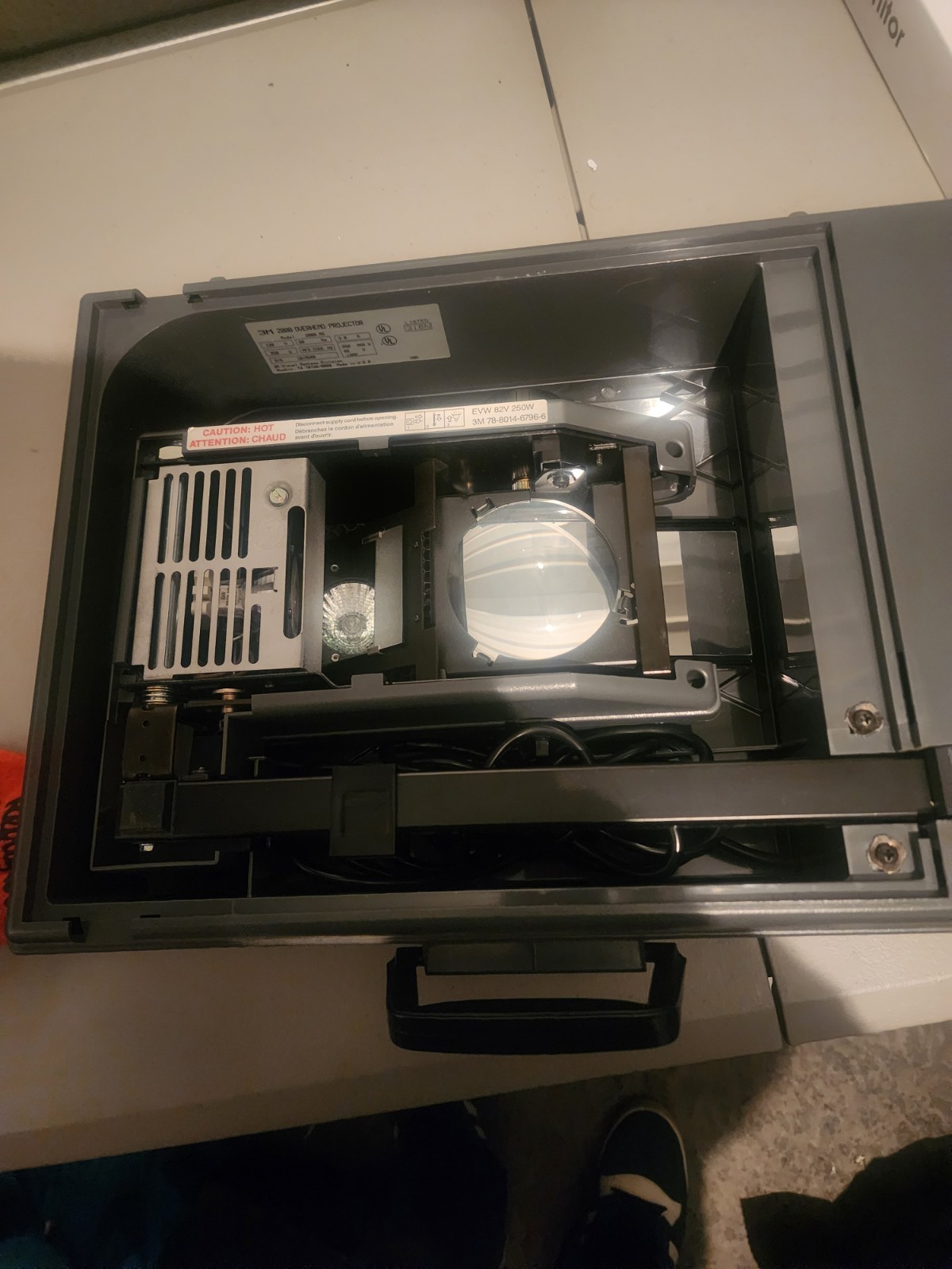 3M 2000 AG Overhead Projector EVW 82V 250W 78-8014-6796-6 MPN 2000 AG
