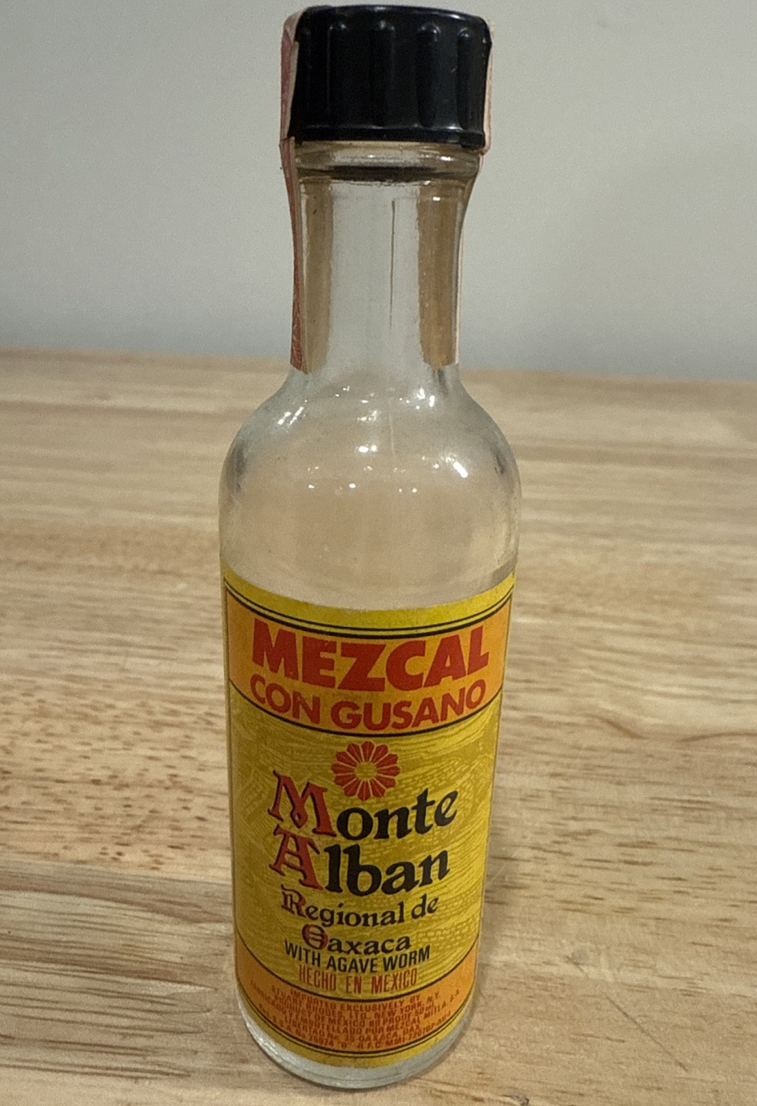 RARE OLD VINTAGE EMPTY MONTE ALBAN MEXICAN MINI AIRPLANE GLASS BOTTLE
