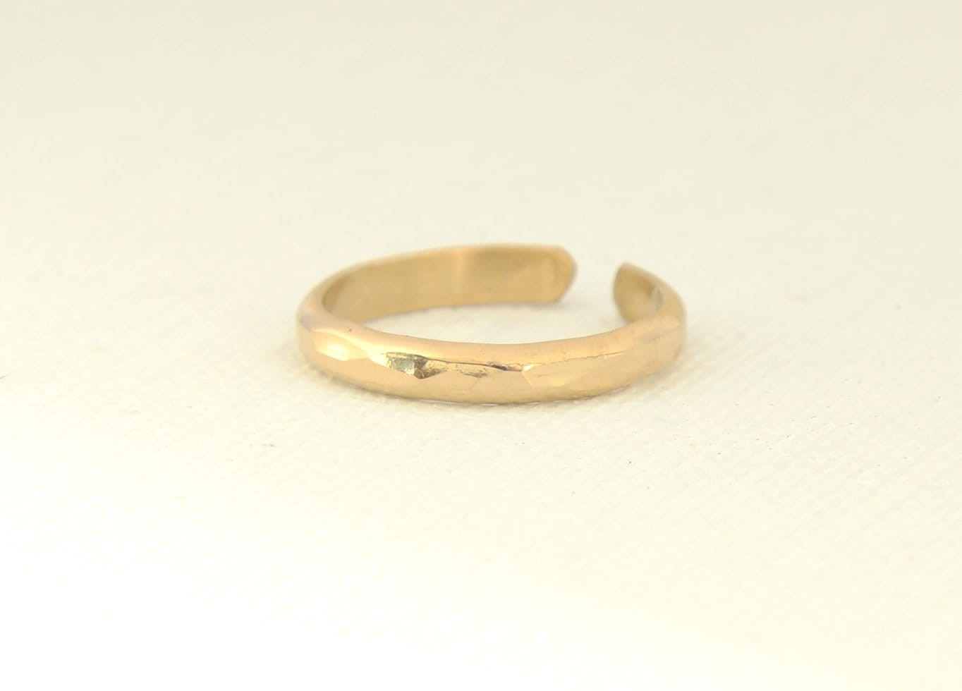 14K Yellow Gold Filled Toe Ring - Hammered Adjustable Band