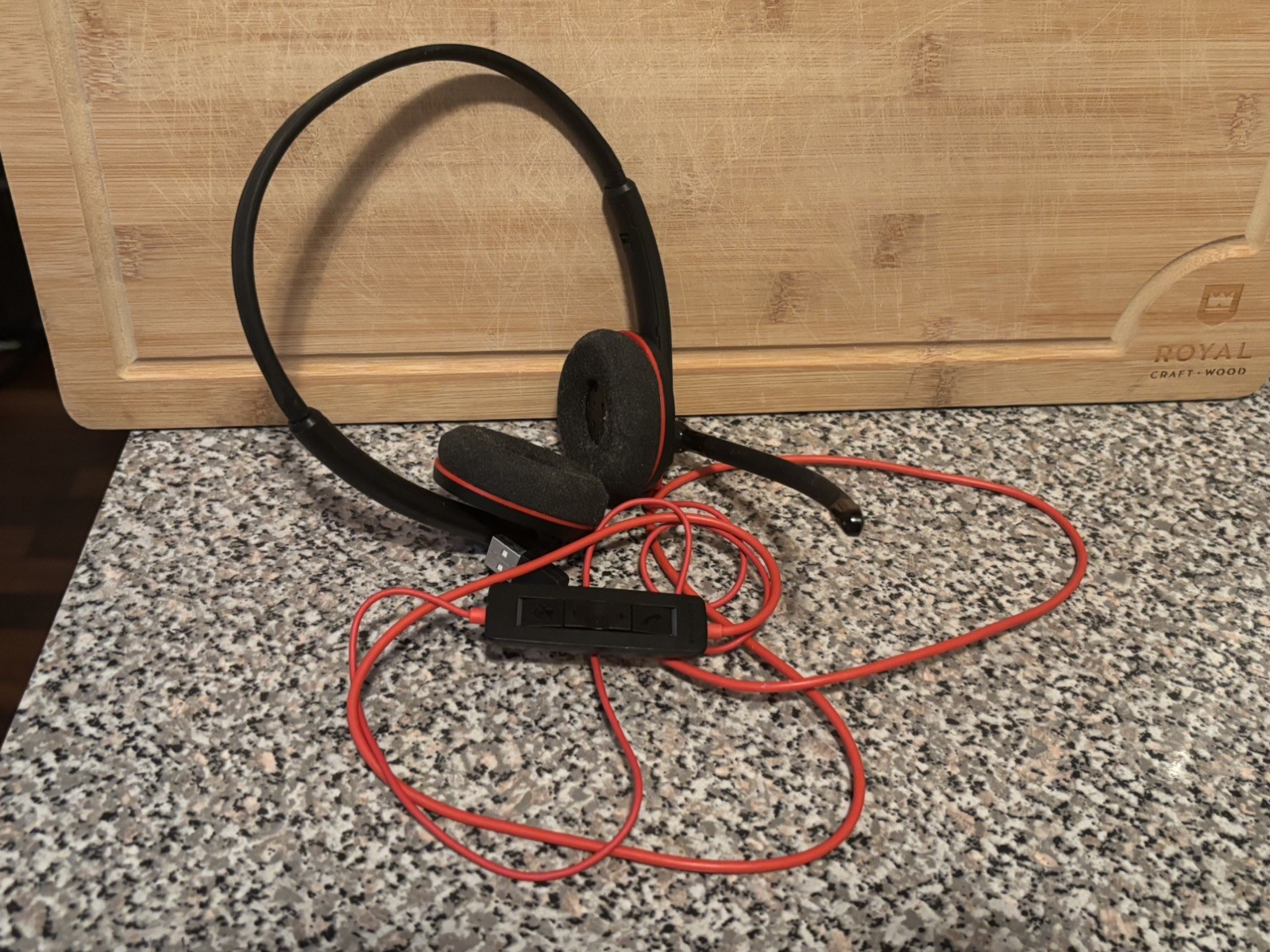 Plantronics BLACKWIRE C3220 USB-C/A Over-the-Ear Headset - Black - 3220