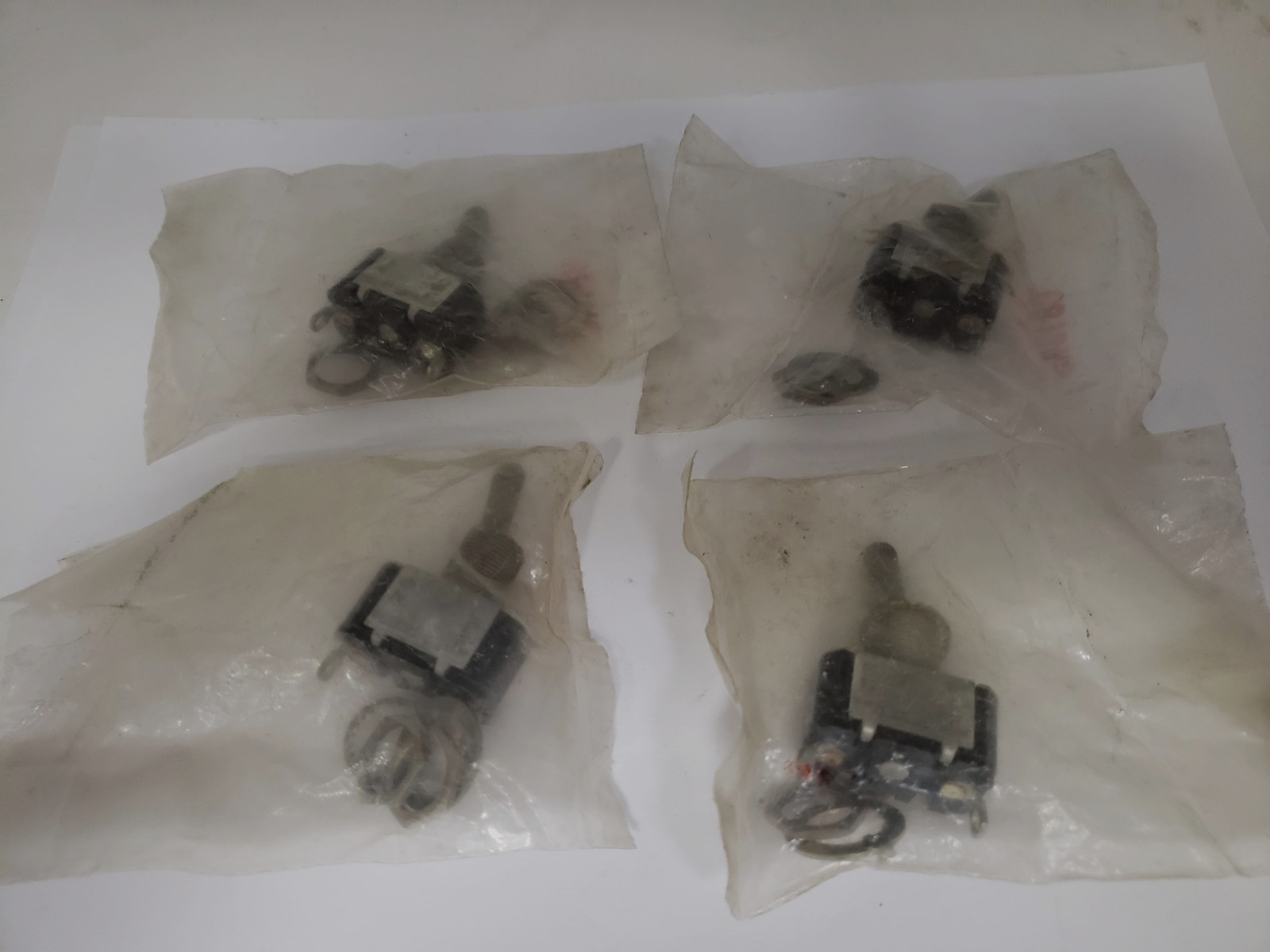 ST42B TOGGLE SWITCH 2 POSITION ON/OFF SPRING RETURN 2 CONNECTION (LOT OF 4) NIB