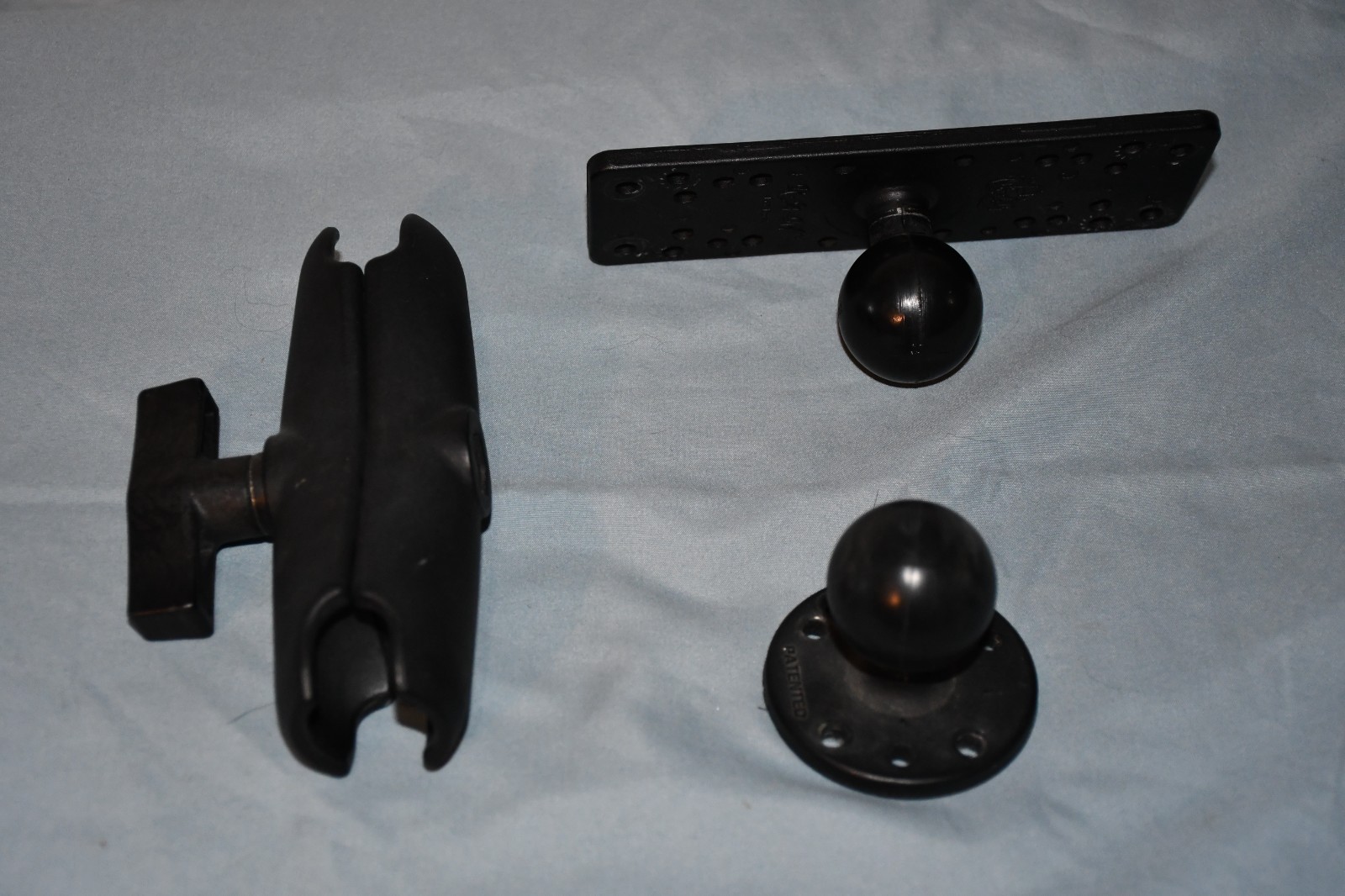 RAM Mount Universal Ball and Socket Electronics Mount with Fish Finder plate