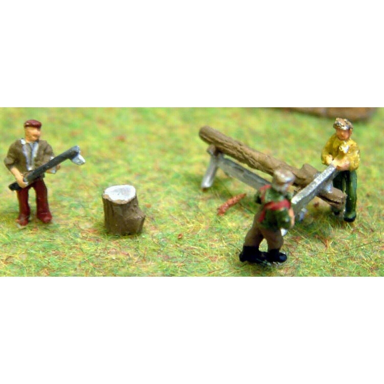 Forresters and Wood Cutting N Scale Langley A85