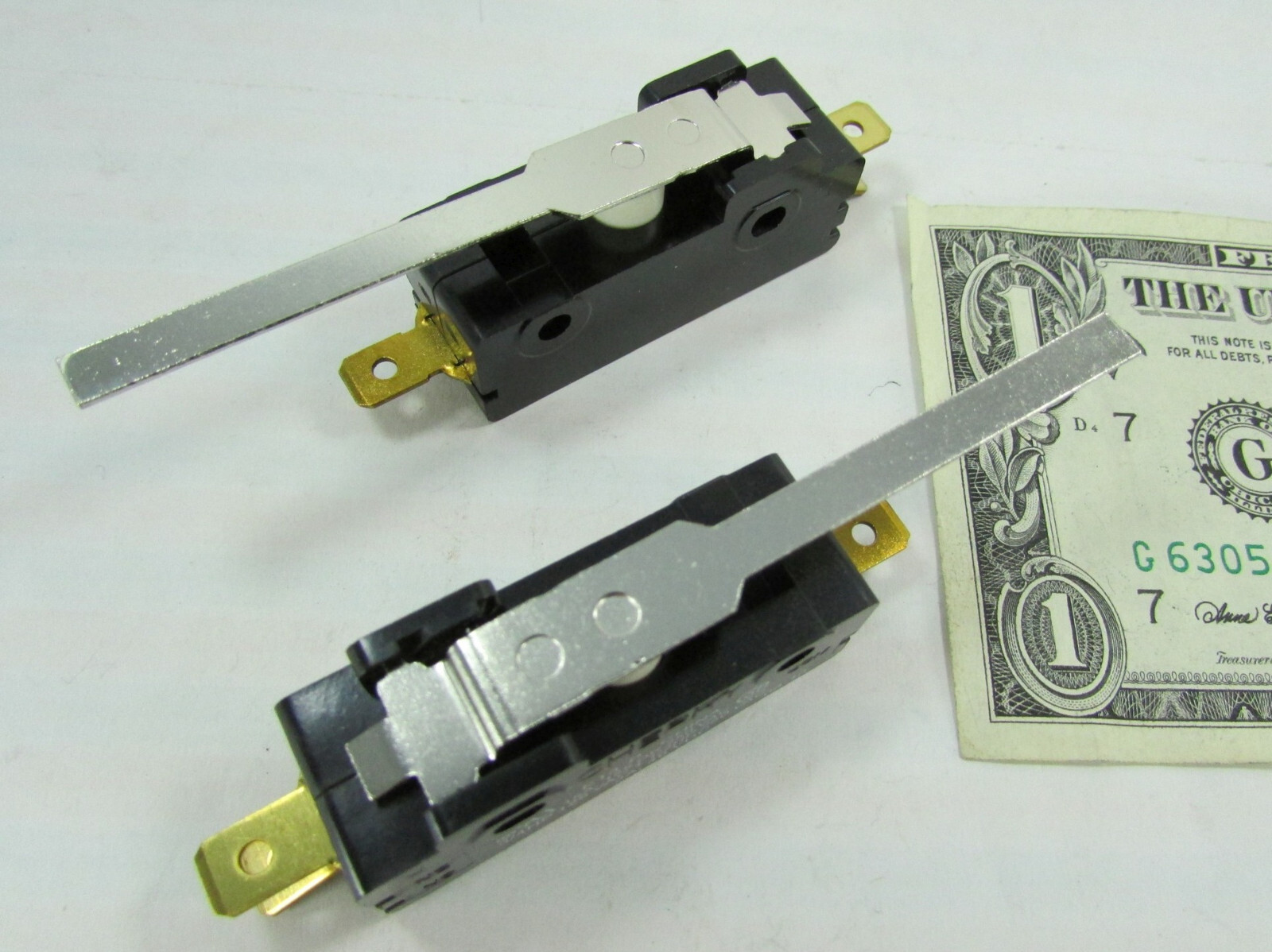Lot 2 Cherry 15A Lever MicroSwitch Normally Open/Closed SPDT 125/250 VAC, DC E13