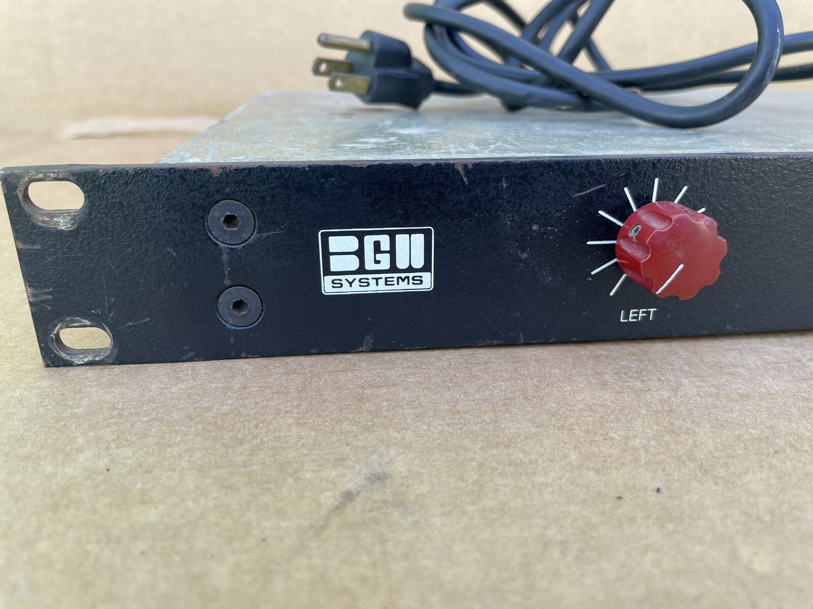 VINTAGE BGW SYSTEMS PROFESSIONAL POWER AMPLIFIER MODEL 75 RED KNOBS TESTED