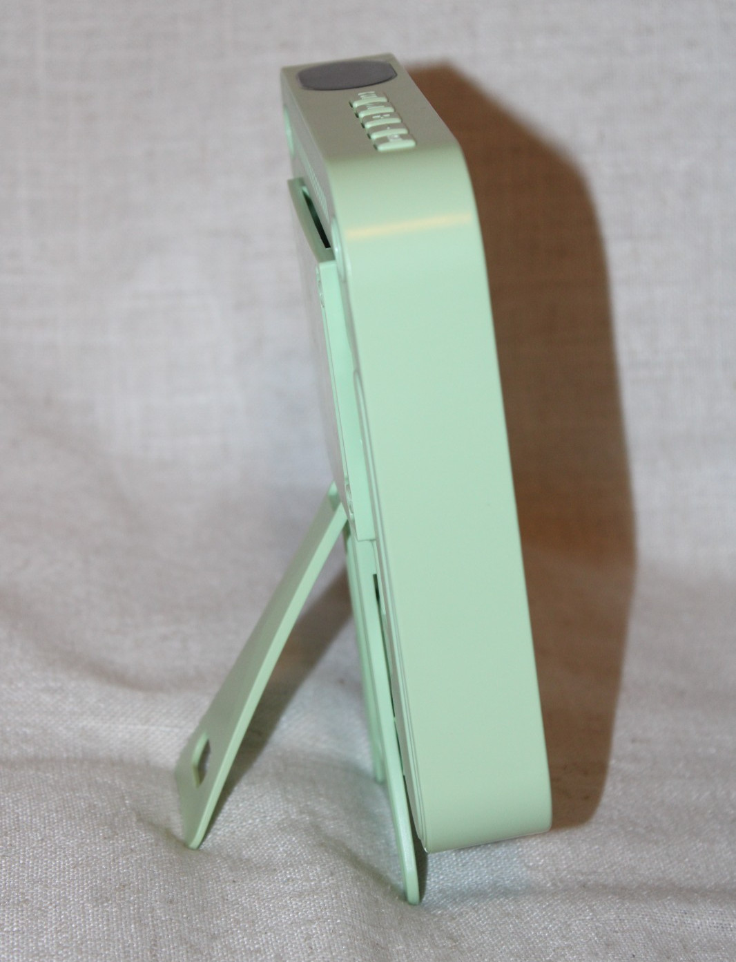 "Read" -- Portable Wall Mountable Bluetooth CD Player with Remote Control Green