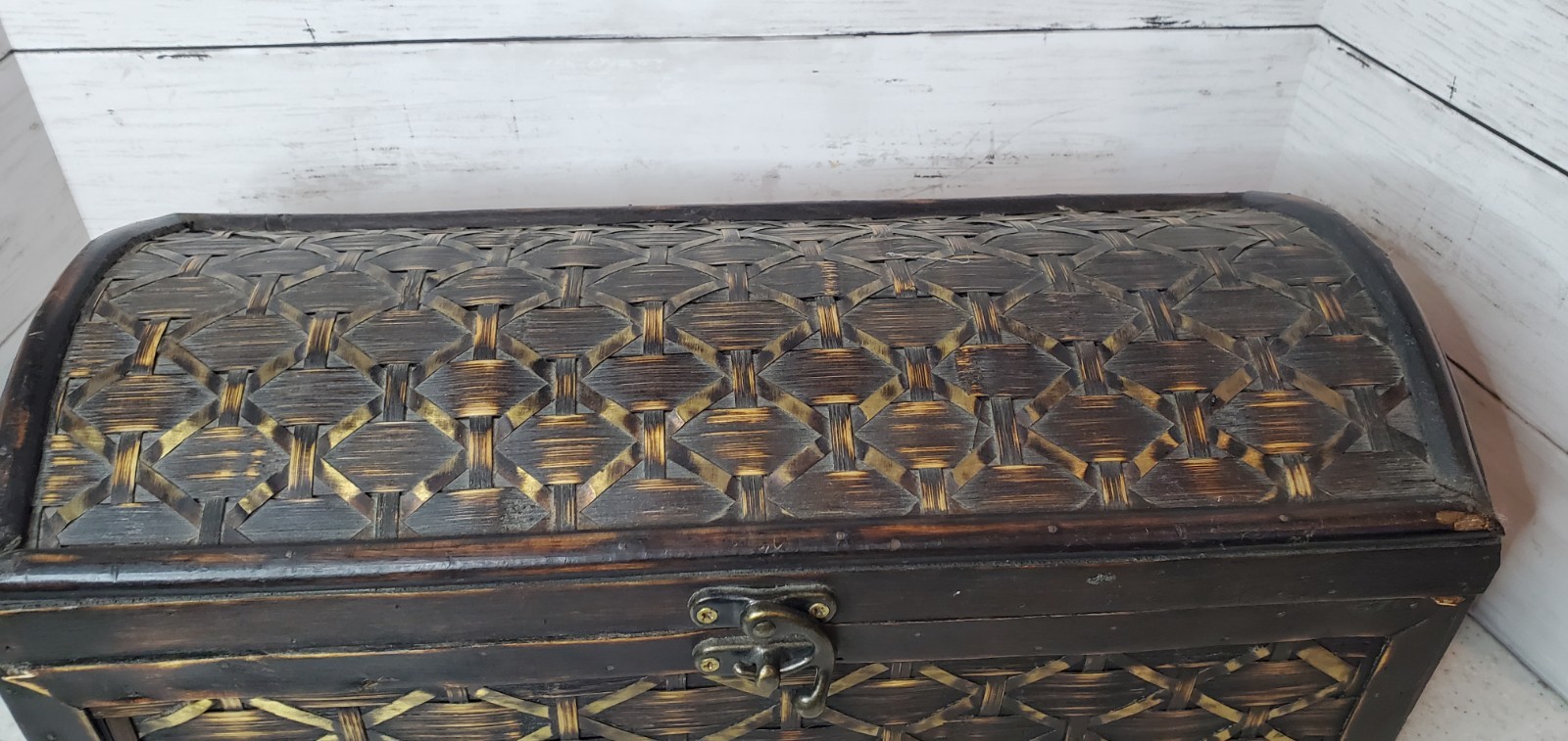 Decorative Wicker Storage Trunk Chest Box 16” Wood & Woven Pattern Metal Latch