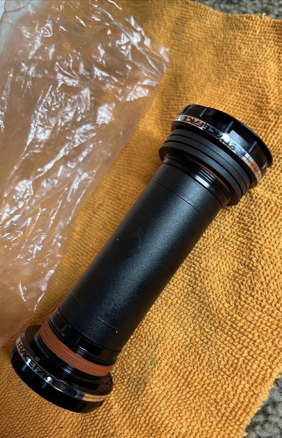 RaceFace 30mm CINCH Bottom Bracket BB BSA 100mm Shell Spindle External Seal