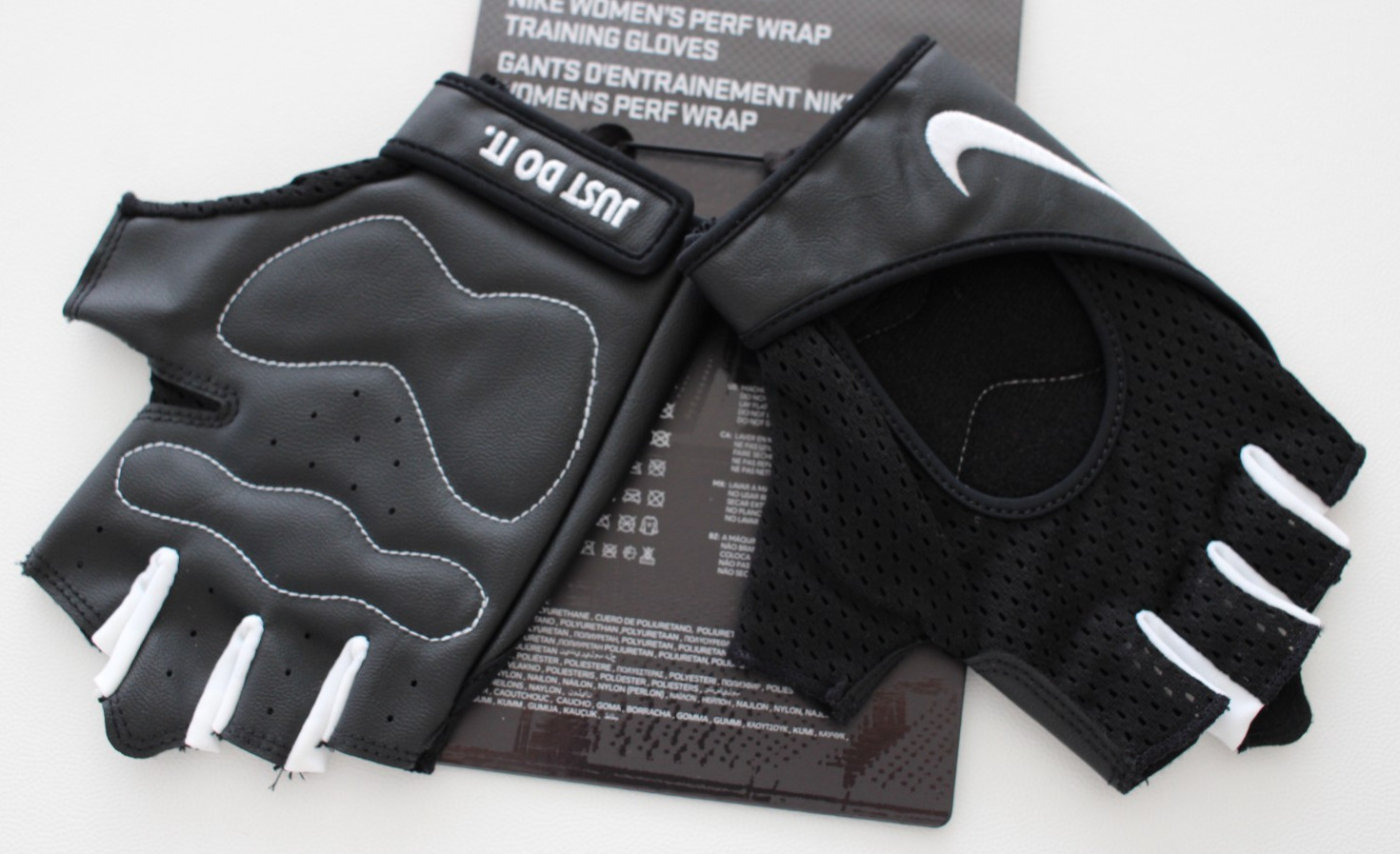 Nike Women's Perf Wrap Training Gloves Medium Black/White