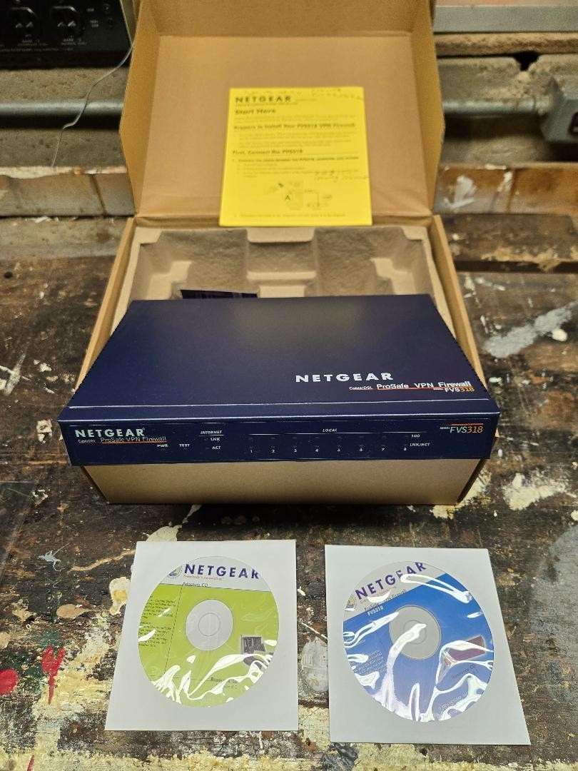 NETGEAR ProSafe FVS318 VPN Firewall Router 8-Port Gigabit VPN No Adapter