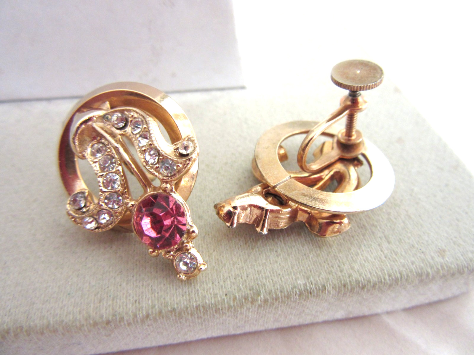 Vintage pink and white rhinestone screw back earrings